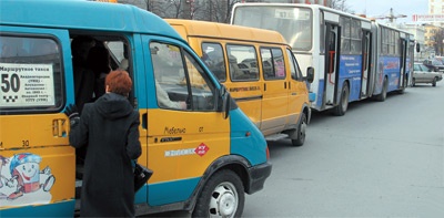 Пока власти Екатеринбурга не займутся развитием наземного общественного транспорта, хозяйничать в городе будут «Газели»