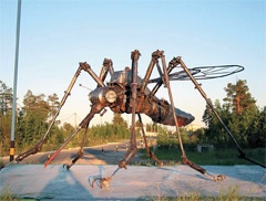Памятник комару: летом от этих насекомых на Ямале не скрыться
