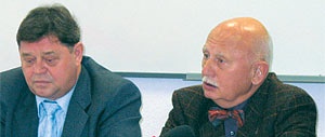 Геннадий Романцев (слева) и Бруно Тидеман обсуждают перспективы ремесленного образования в России