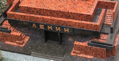 Мистический символ несостоявшегося российского социализма: макет мавзолея вождя из цветного мрамора