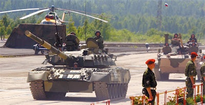 Т-80 серийно строились в Омске и Харькове (Украина). Холдинг УВЗ может получить многомиллионные контракты на их модернизацию: за рубежом около 62 тысяч таких танков. В вооруженных силах России — около 5 тысяч