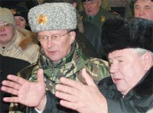 Николай Малых (справа)