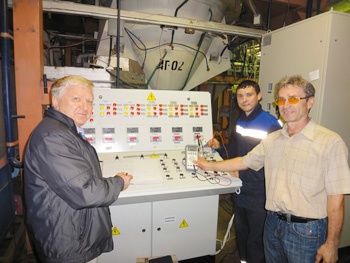 Сотрудники лаборатории электродных процессов ИВТЭ (слева направо) Юрий Зайков, Павел Першин и Павел Архипов