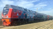 Юбилейный 800-й тепловоз 2ТЭ25Км с оригинальной ливреей прибыл на СвЖД
