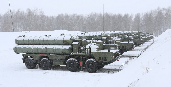Боевые расчеты зенитных ракетных систем С-400 «Триумф» заступили на первое боевое дежурство в Свердловской области