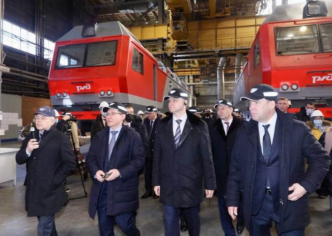 Новый грузовой электровоз 3ЭС8 «Малахит» для РЖД презентовали отечественные машиностроители