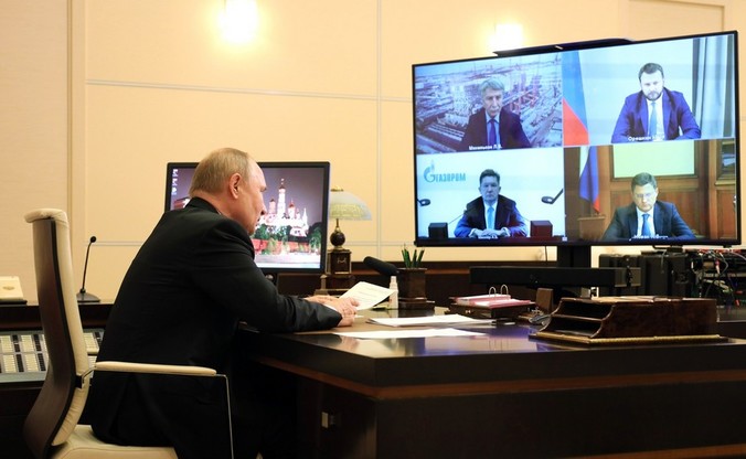 Президент призвал российские нефтегазовые компании сконцентрироваться на строительстве центров глубокой переработки сырья на Ямале
