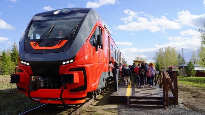 Более 13 тыс. человек перевезла СвЖД за сезон пригородными туристическими поездами