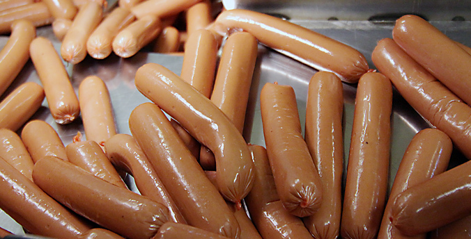 Первый в России роботизированный укладчик сосисок создали в Оренбурге