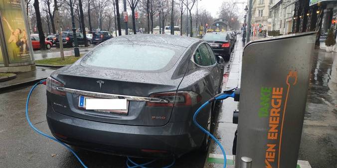 Первую зарядную станцию для электромобилей установили на Ямале