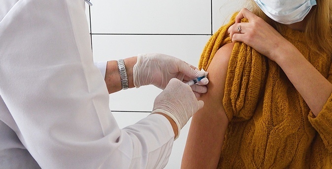 Роспотребнадзор: Обязательная вакцинация от коронавируса при необходимости будет введена в регионах
