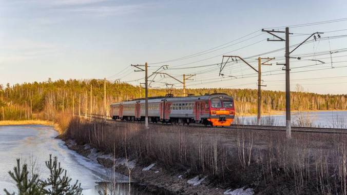 В праздничные выходные марта на СвЖД назначены дополнительные рейсы пригородных поездов