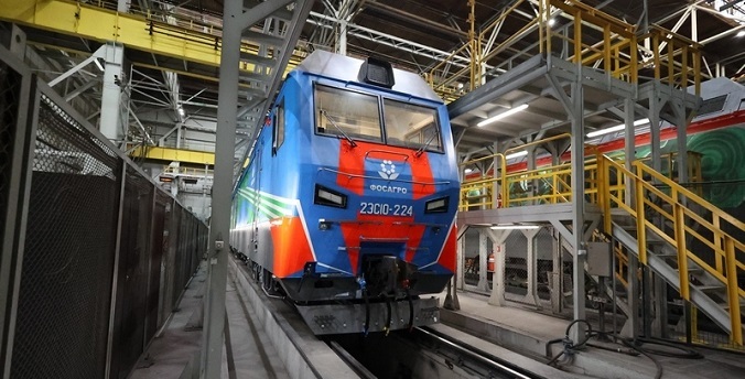 «Уральские локомотивы» передали электровоз «Гранит» в Кировск