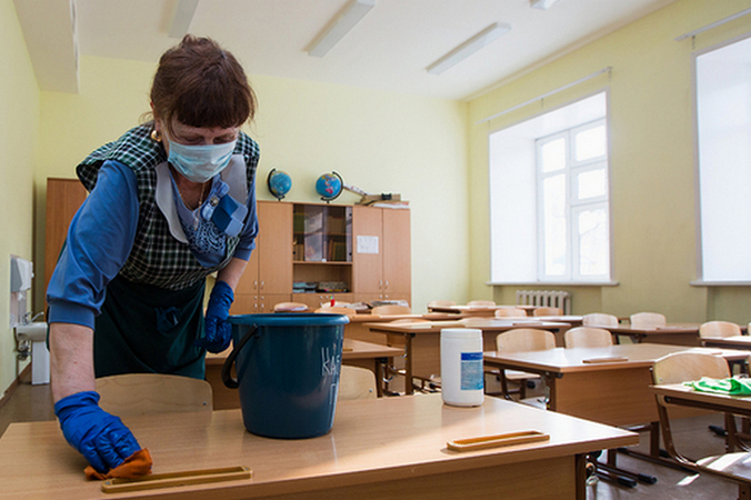 12 классов в восьми школах и десять групп в десяти детсадах Екатеринбурга закрыты из-за случаев выявления COVID