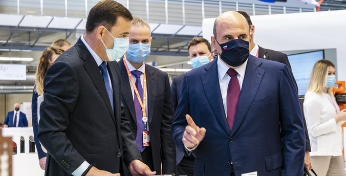 Премьер-министр РФ Михаил Мишустин осмотрел экспозицию Иннопрома