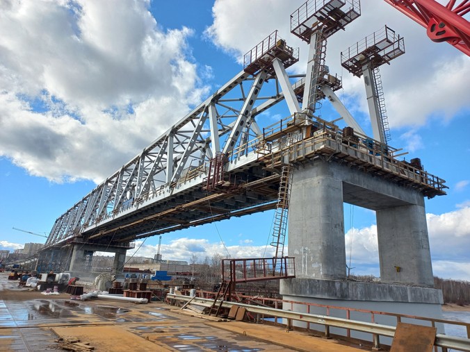 СвЖД начала завоз металлоконструкций для монтажа основной арки нового моста через Каму в Перми СвЖД начала завоз металлоконструкций для монтажа основной арки нового моста через Каму в Перми