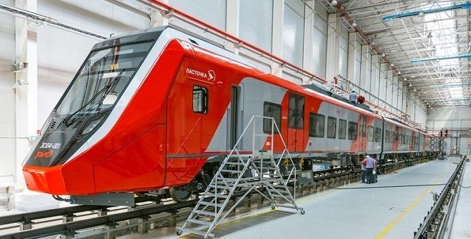 Завод «Уральские локомотивы» передал первые четыре состава новой «Ласточки» Свердловской железной дороге