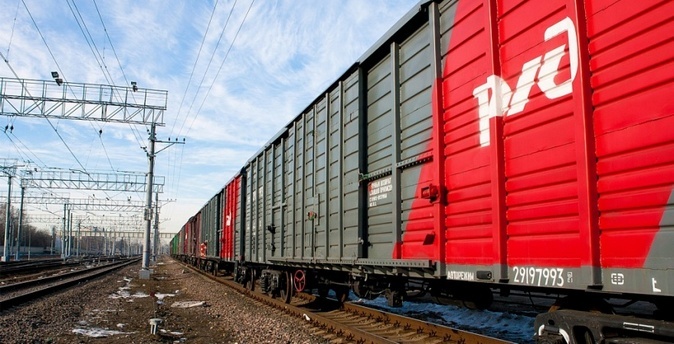 Сотый вагон «грузовыми шаттлами» отправлен на Свердловской магистрали