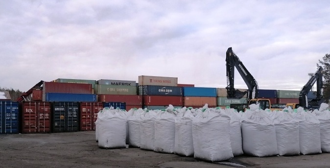 Перевозки кокса в контейнерах из Пермского края в Китай организовала Свердловская магистраль