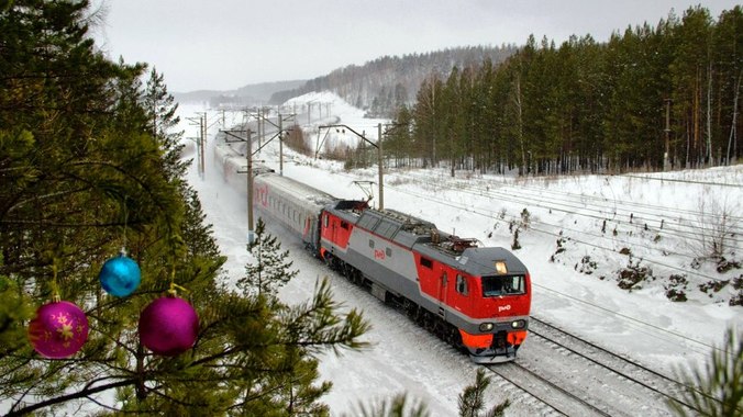 Дополнительные поезда из Екатеринбурга, Тюмени и Перми назначены на новогодние праздники на СвЖД Дополнительные поезда из Екатеринбурга, Тюмени и Перми назначены на новогодние праздники на СвЖД