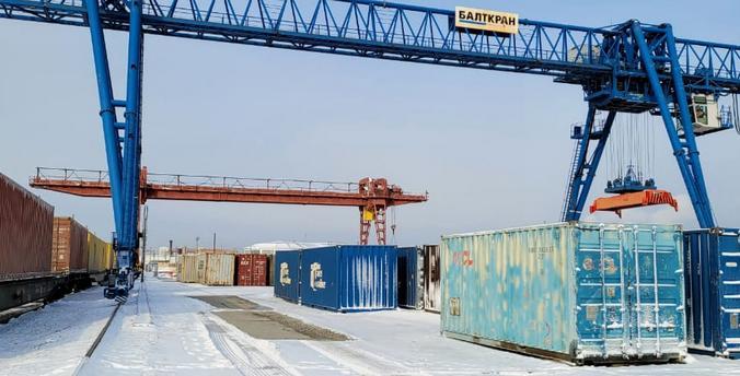 СвЖД возобновила отправку регулярных ускоренных контейнерных поездов со станции Войновка в порт Санкт-Петербург