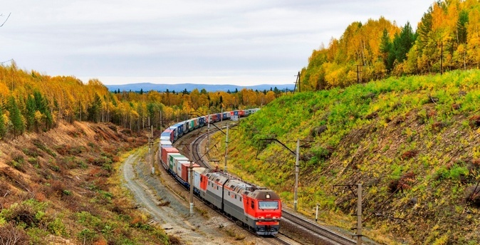 Организация движения маршрутных поездов помогла СвЖД увеличить перевозки грузов в октябре