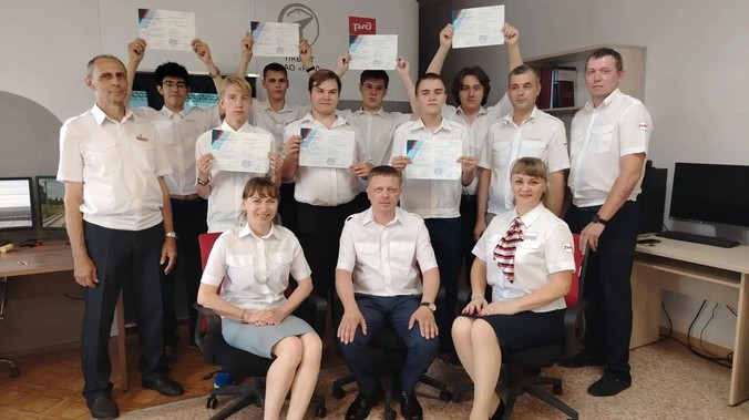 Первый выпуск по программе обучения школьников профессии «помощник машиниста тепловоза» состоялся в Екатеринбурге и Тюмени