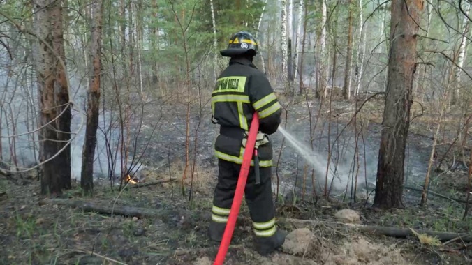 Пожарные поезда СвЖД принимают активное участие в борьбе с огнем в Свердловской, Тюменской областях и Пермском крае