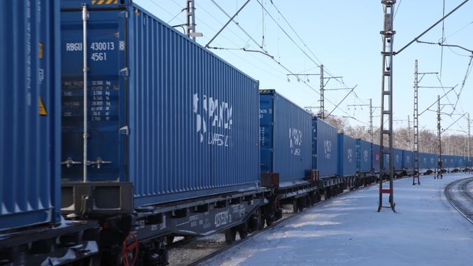 СвЖД отправила первый контейнерный поезд длиной 142 условных вагона для доставки нефтехимической продукции из Тобольска в Китай