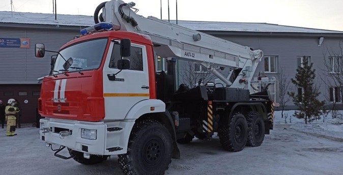 НЛМК-Сорт передал МЧС пожарный автоподъемник стоимостью порядка 12 млн рублей