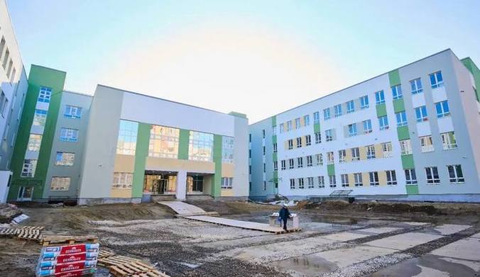 12 школ и два детских сада строятся Тюменской области