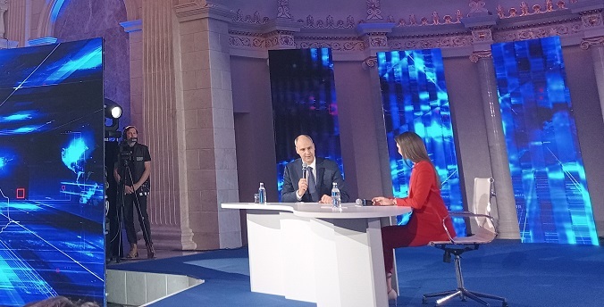 Стоит ли запрещать самокаты в Екатеринбурге: глава региона Денис Паслер четыре часа общался с жителями