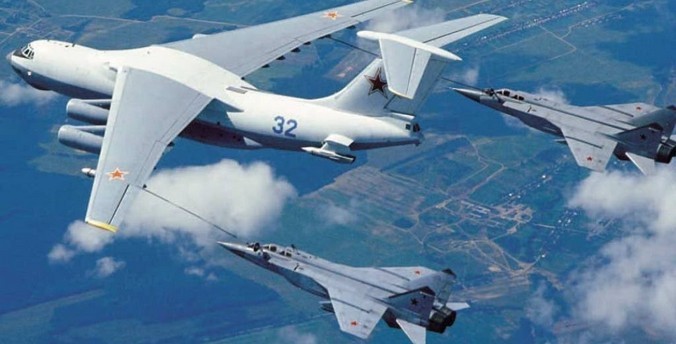 Более 20 самолетов оперативно-тактической авиации отработали дневную и ночную дозаправку топливом в небе на Челябинской областью