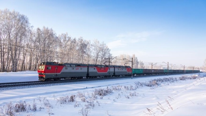 Партия мощных электровозов новой модификации 3ЭС6 поступила на Свердловскую магистраль