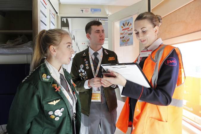 Свыше 800 студентов-проводников будут работать летом на Свердловской железной дороге