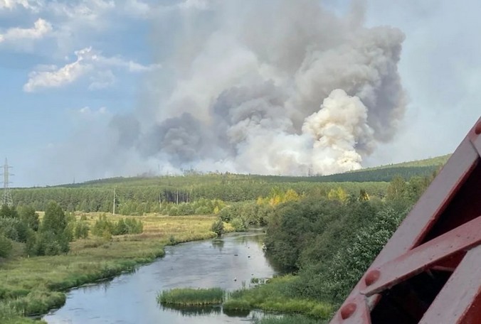 Трасса Екатеринбург — Пермь перекрыта под Ревдой из-за лесного пожара