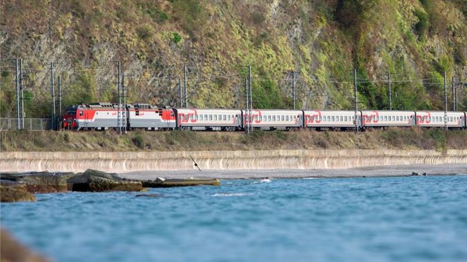 Дополнительные поезда к Черному морю назначены на летний сезон на СвЖД