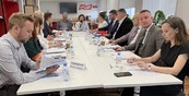 Как уральские компании стимулируют работников рожать детей и создавать многодетные семьи, обсудили на круглом столе